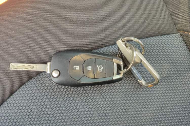 Used Chevrolet Cruze 2017 1.5L Automatic Pioneer Sunroof Edition Vehicle Key