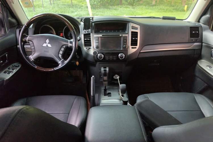 Used Mitsubishi Pajero 2016 3.0L Automatic Prestige Version China V Standard
