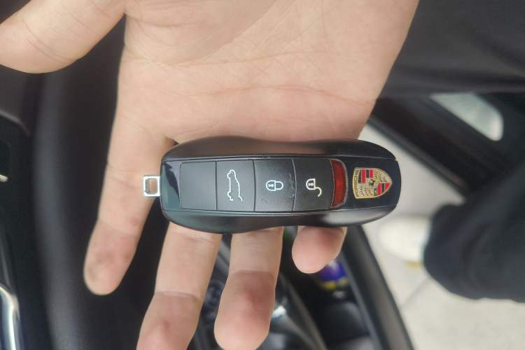 Used Porsche Cayenne 2014 Cayenne Platinum Edition 3.0T Vehicle Key