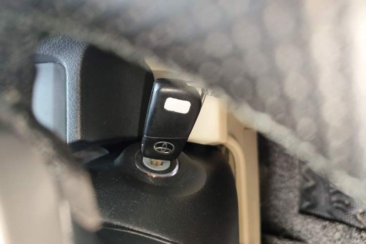 Used Toyota Camry 2016 2.0E 10th Anniversary Elite Edition Vehicle Key