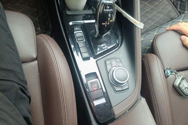 Used BMW X1 2020 xDrive25Li Luxury Edition Gear Lever