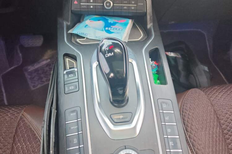 Used Wey VV6 2020 2.0T Two-Wheel Drive Smart Protection+