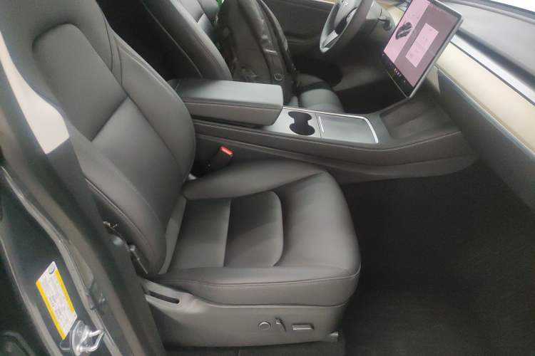 Used Tesla Model Y 2021 Long-Range All-Wheel-Drive Version 3D7