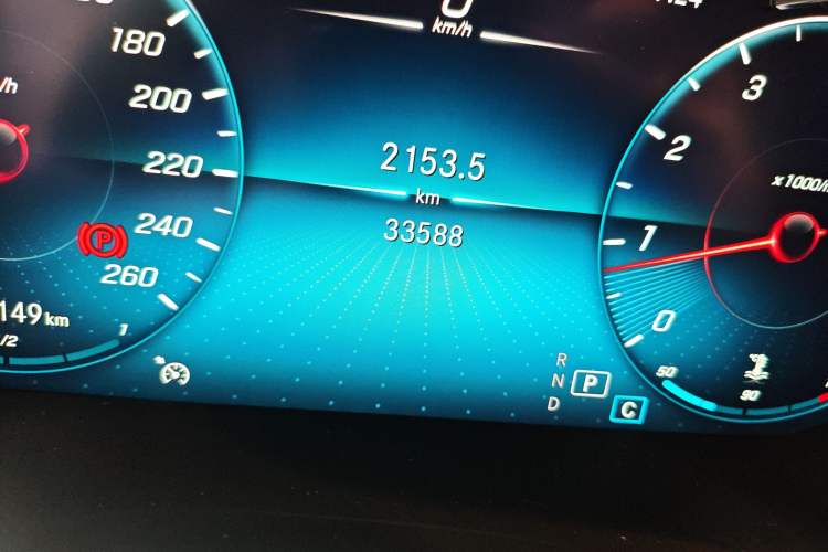 Used Mercedes-Benz GLC 2022 Facelifted GLC 260 L 4MATIC Dynamic Edition Odometer Close Up