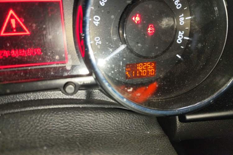 Used Peugeot 3008 2015 2.0L Automatic Trend Edition Odometer Close Up