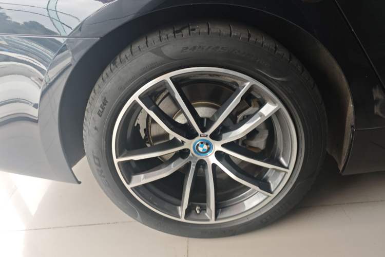 Used BMW 5 Series New Energy 2021 535Le Pioneer Edition M Sport Package Right Rear Wheel Hub