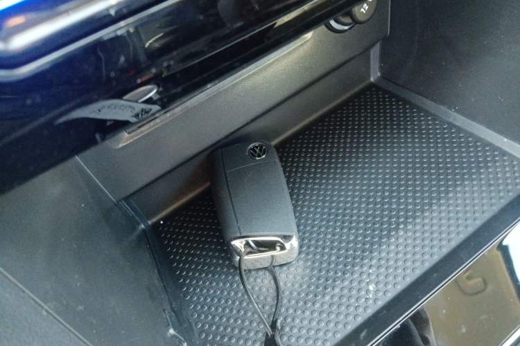 Used Volkswagen Tiguan L 2025 Model Outstanding Version 330TSI Automatic Two-Wheel Drive R-Line Longyao Edition