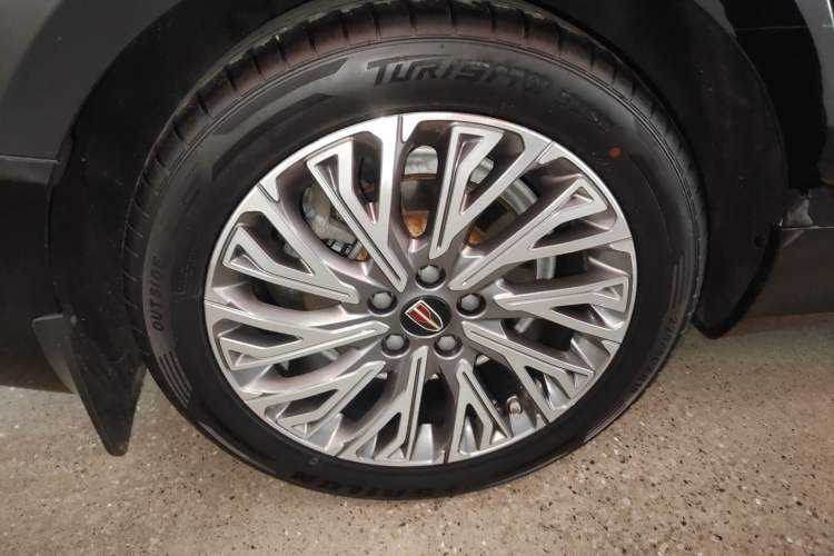 Used Hongqi H5 2023 2.0T Automatic Smart Connect Flagship Edition Right Rear Wheel Hub
