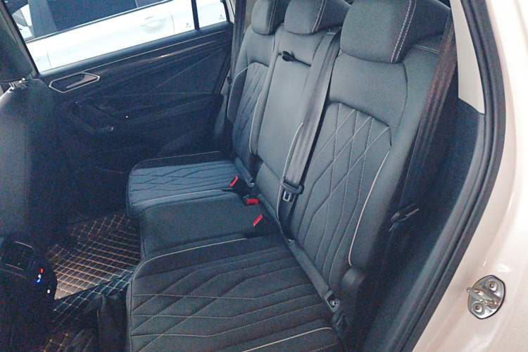 Used Volkswagen Tiguan L 2022 330TSI Automatic Two-Wheel Drive Smart Edition