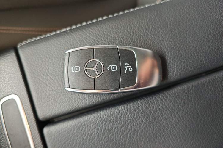 Used Mercedes-Benz EQB 2024 EQB 350 4MATIC Interior 1