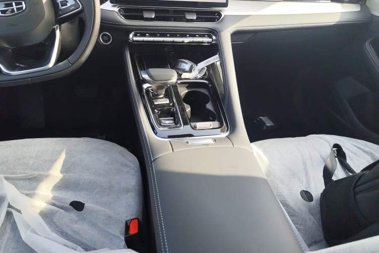 Used Geely Auto Preface 2026 Model Oriental Yao 1.5TD Kunlun Edition Gear Lever