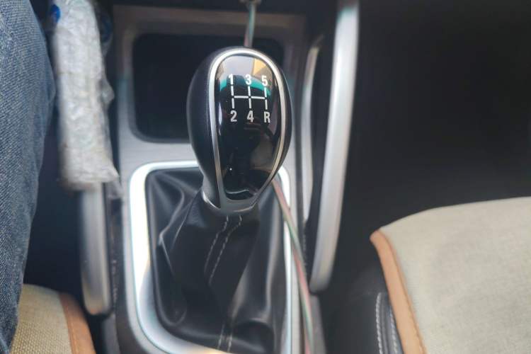 Used Geely Auto Vision X3 2017 1.5L Manual Luxury Model Gear Lever