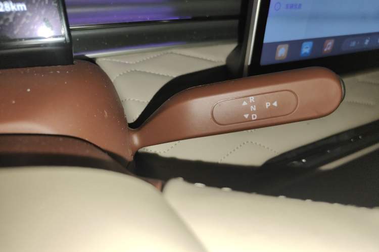 Used Dongfeng NAMMI 01 2024 New Edition 330 Plus Smart+ Gear Lever