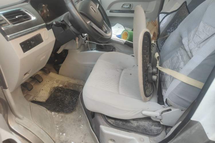 Used Jinbei New Hiace X30L 2018 1.5L Box Truck Wealth Edition DLCG14 Left Front Seat