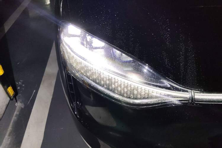 Used Hima AITO M9 2024 Range-Extended Ultra Version 42 kWh 6-Seater Model Right Front Headlight