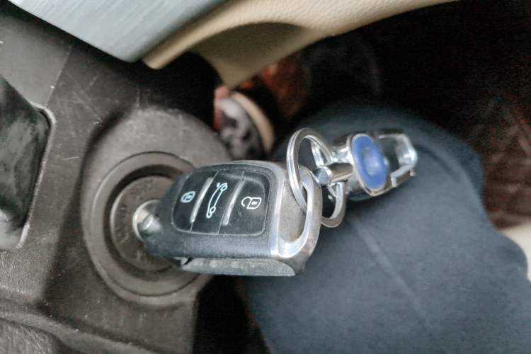 Used Baojun 730 2016 1.5L Manual Comfort Version 7 Seats China V Emission Standard Vehicle Key