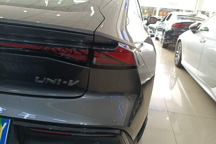 Used CHANGAN UNI-V 2023 1.5T Sport Edition
