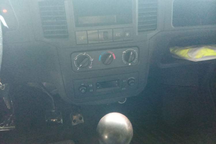 Used Wuling Zhiguang 2020 1.2L Practical Model China VI LSI Audio And AC Panel