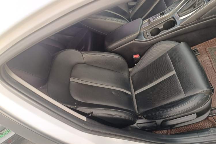 Used Hyundai Lafesta 2021 280TGDi DLX Luxury Edition Right Front Seat