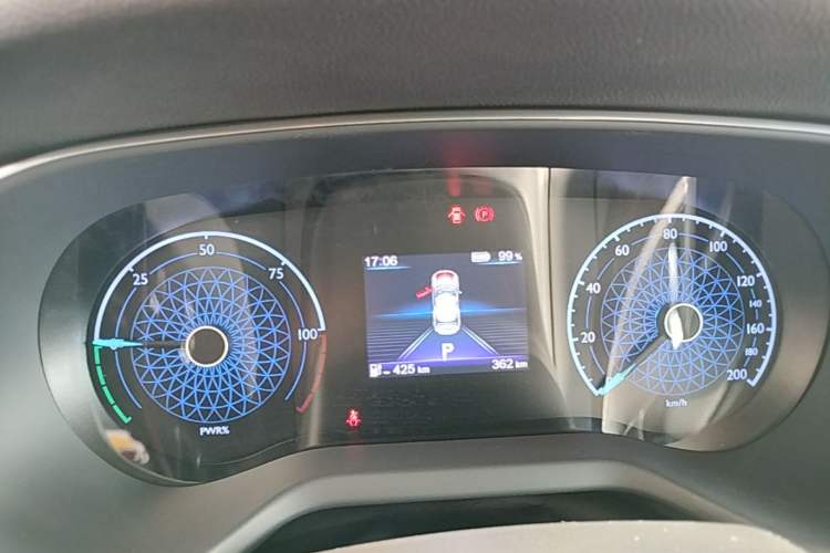 Used Hongqi E-QM5 2022 431 km Charge & Enjoy Edition
