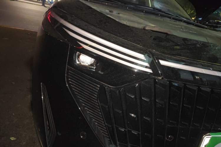 Used Venucia V DD-i 2023 110km iT Version Right Front Headlight