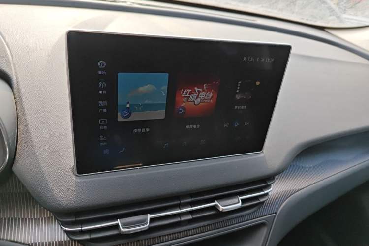 Used Hongqi E-QM5 2023 Revised Version Basic Travel Edition Audio And AC Panel