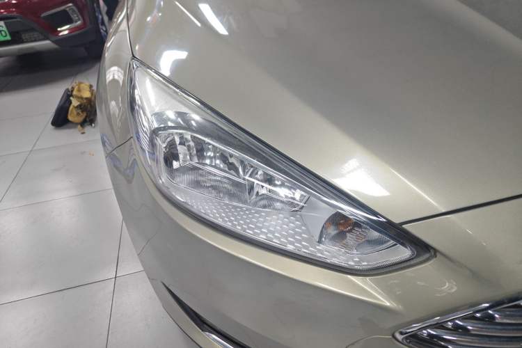 Used Ford Focus 2015 Sedan EcoBoost 125 Automatic Supreme Style Edition Right Front Headlight
