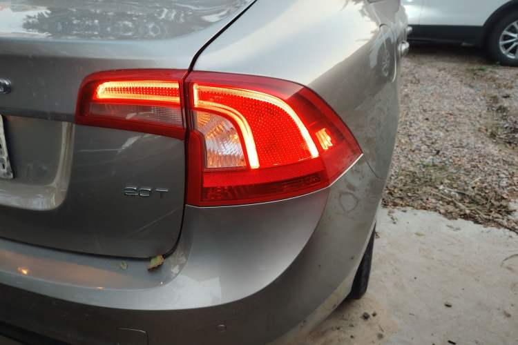 Used Volvo S60 2011 2.0T Comfort Edition
