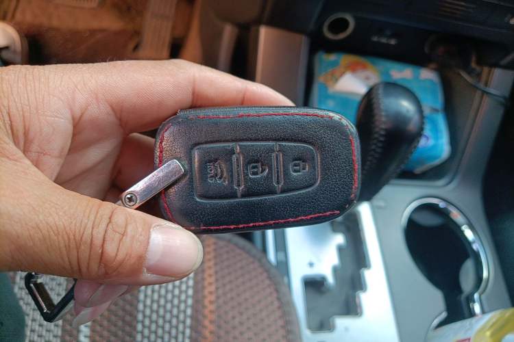 Used Kia Sorento 2012 2.4L Gasoline Luxury Edition Vehicle Key