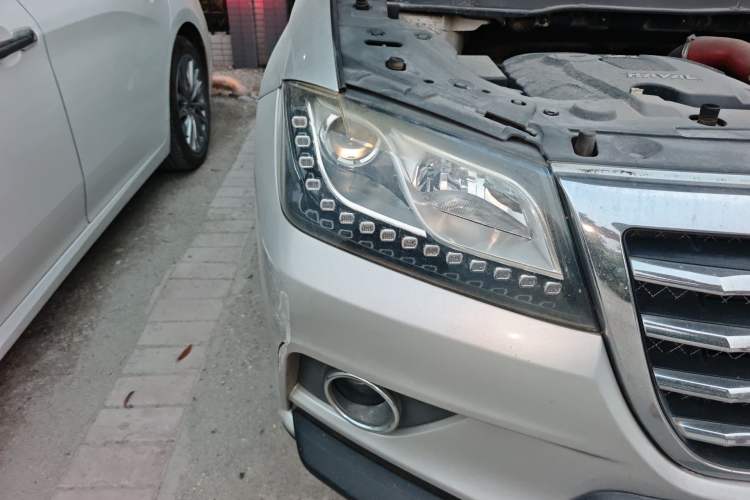 Used Haval H2 2015 1.5T Automatic Two-Wheel Drive Elite Edition Right Front Headlight