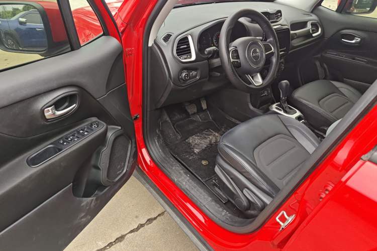 Used Jeep Renegade 2019 220T Automatic Leading Edition Driver Seat