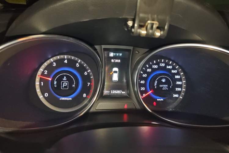 Used Hyundai Santa Fe 2013 2.4L Automatic Two-Wheel Drive Smart Version