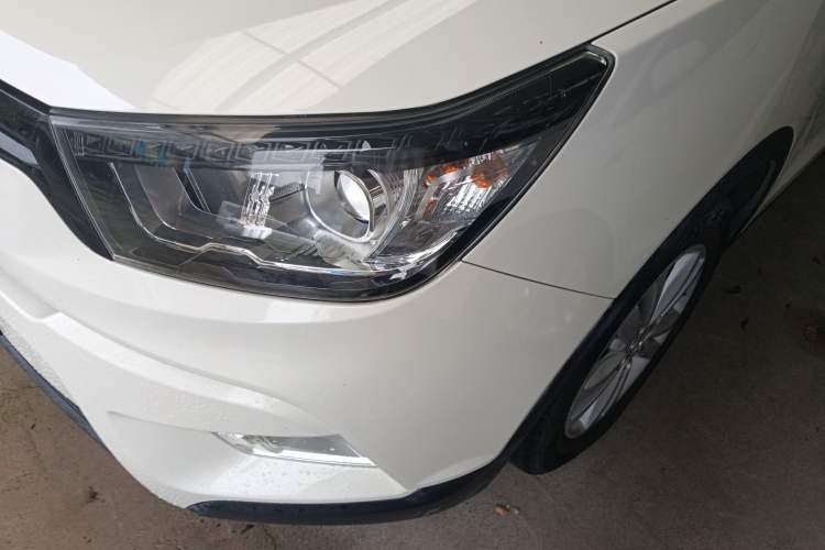 Used SsangYong Tivolan 2015 1.6L Automatic Two-Wheel Drive Zhi Chun Edition
