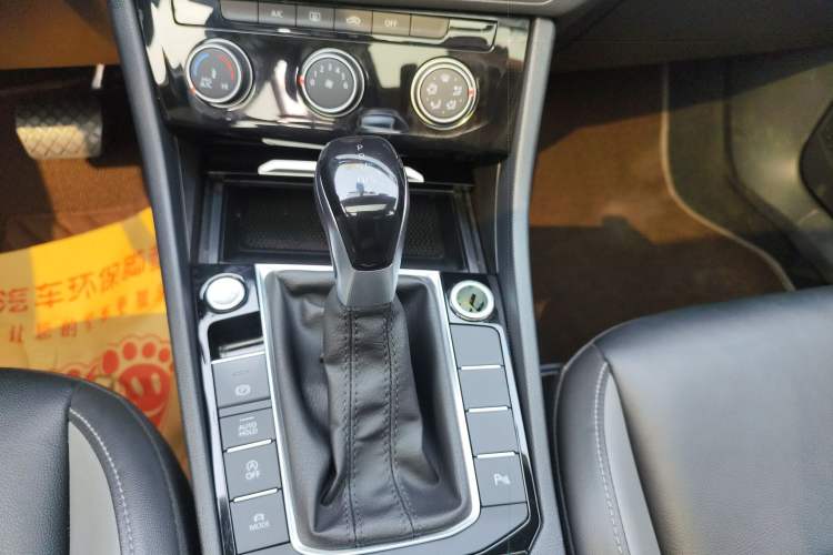 Used Volkswagen Sagitar 2021 280TSI DSG Excellence Edition Gear Lever