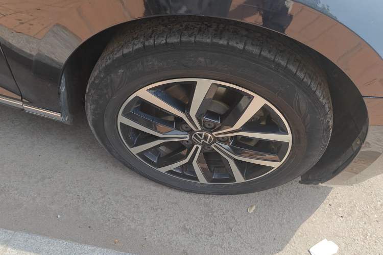 Used Volkswagen Magotan 2020 330TSI DSG Leading Model Right Front Wheel Hub