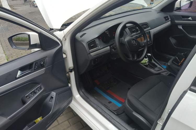 Used Volkswagen Lavida 2017 1.6L Automatic Fashion Edition Driver Seat