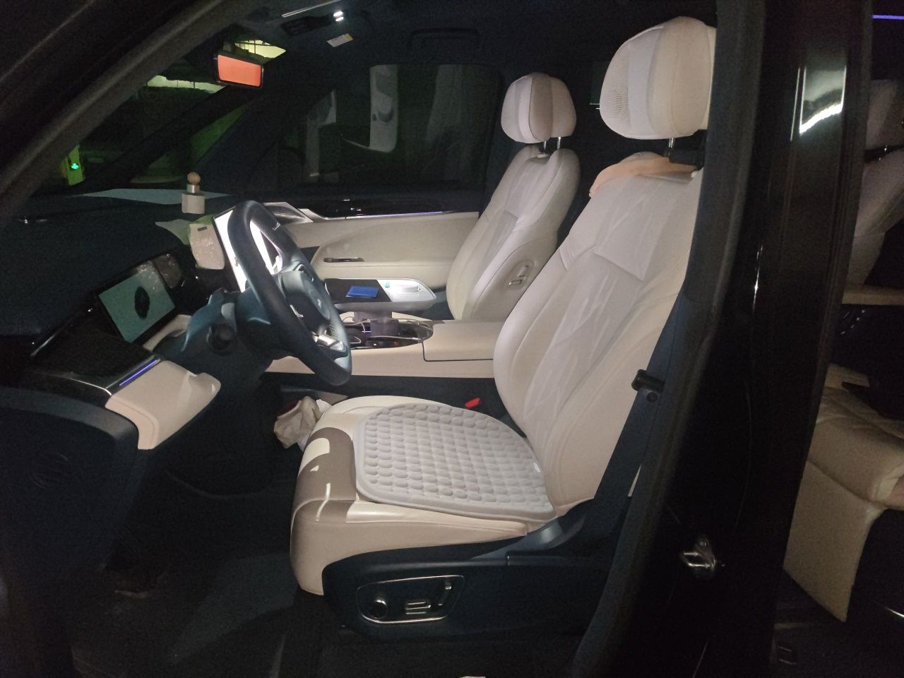 Zeekr 009 2024 7-Seater Walk-Through Version Four-Wheel Drive 108 kWh — снимка 15