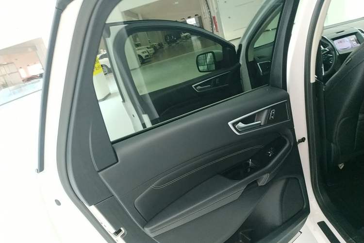 Used Ford Edge 2018 EcoBoost 245 Two-Wheel-Drive Titanium 7-Seater China VI Standard
