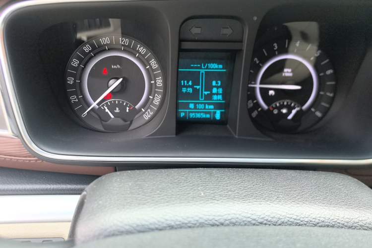 Used Buick GL8 2018 28T Luxury Model China VI Standard Odometer Close Up