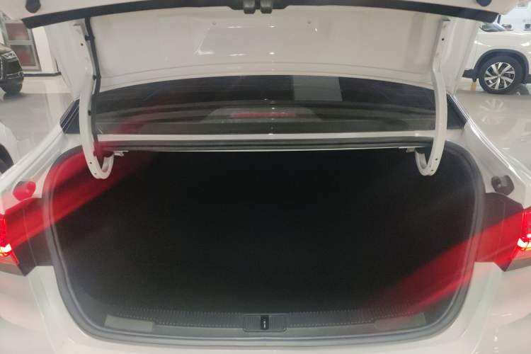 Used Roewe i5 2021 Revised Version 1.5L CVT Diamond Edition