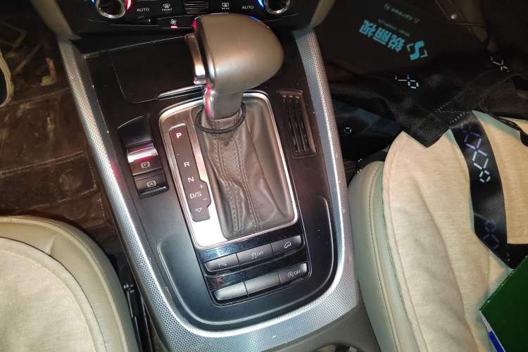 Used Audi Q5 2013 40 TFSI Technology Edition Gear Lever