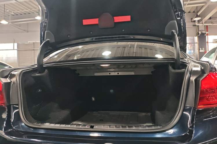 Used BMW 5 Series 2018 525Li M Sport Package Trunk