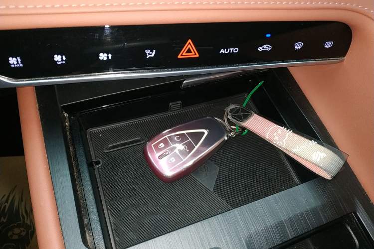 Used Changan CS75 PLUS 2024 3rd Generation Champion Edition 1.5T Intelligent Drive Dynamic Model
