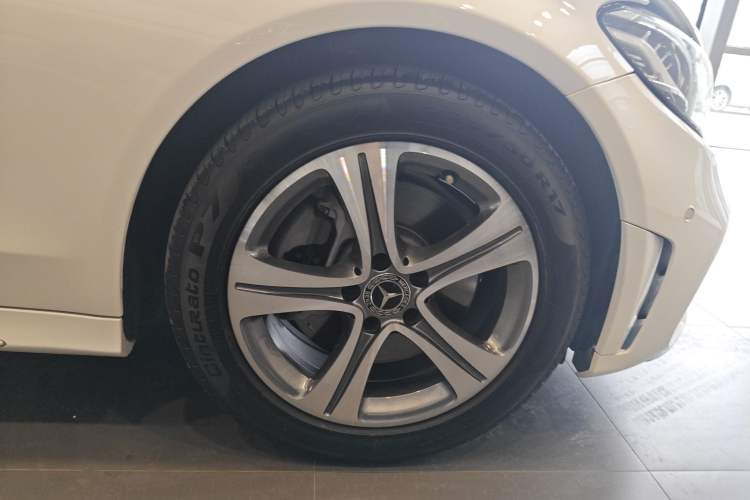 Used Mercedes-Benz C-Class 2019 Restyled C 260 L Sport Edition Right Rear Wheel Hub