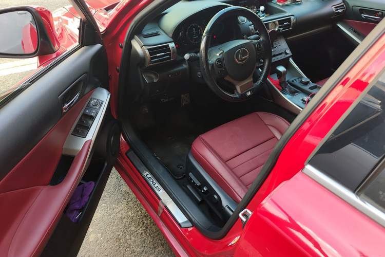 Used Lexus IS 2015 200t F SPORT
