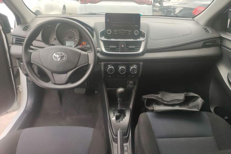 Used Toyota YARiS L Zhi Xiang 2020 1.5L CVT Leading Edition Center Console