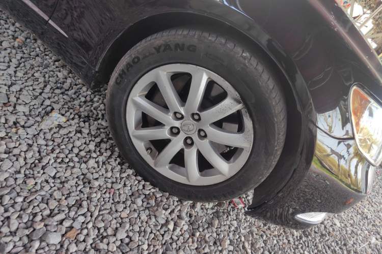 Used Lexus LS  Right Front Wheel Hub