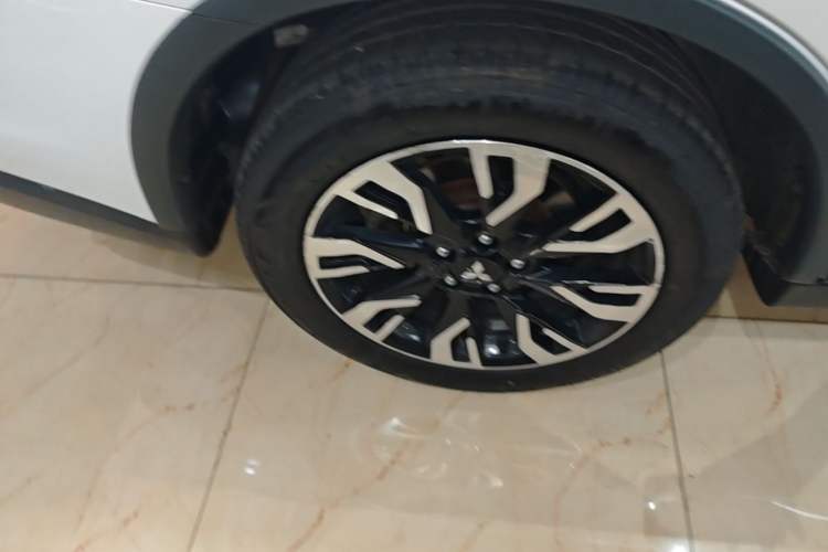 Used Mitsubishi Outlander 2019 2.4L 4x4 Zhi Xiang Edition 7 Seats China VI Standard
