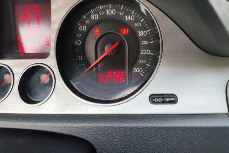 Used Volkswagen Magotan 2009 1.8 TSI DSG Comfort Edition Odometer Close Up