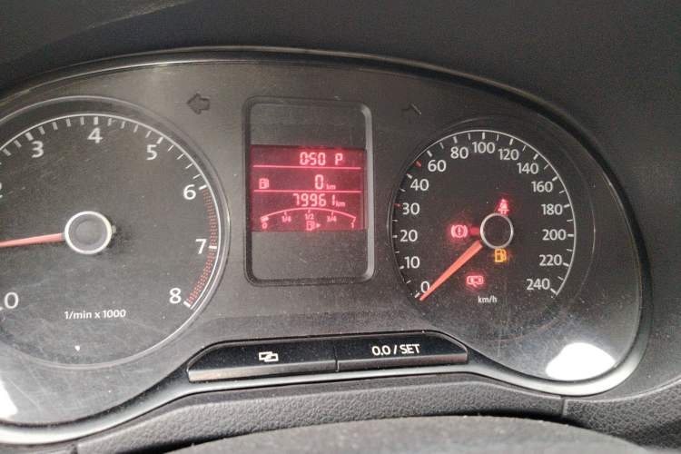 Used Volkswagen Polo 2011 1.6L Automatic ZhiKu Edition Odometer Close Up